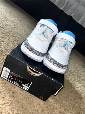 Jordan Kids White/Blue Low-Top Sneakers with Elephant Print size 8 toddler
